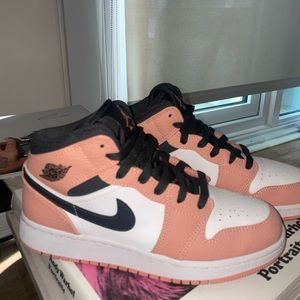 PEACH JORDAN 1 MID